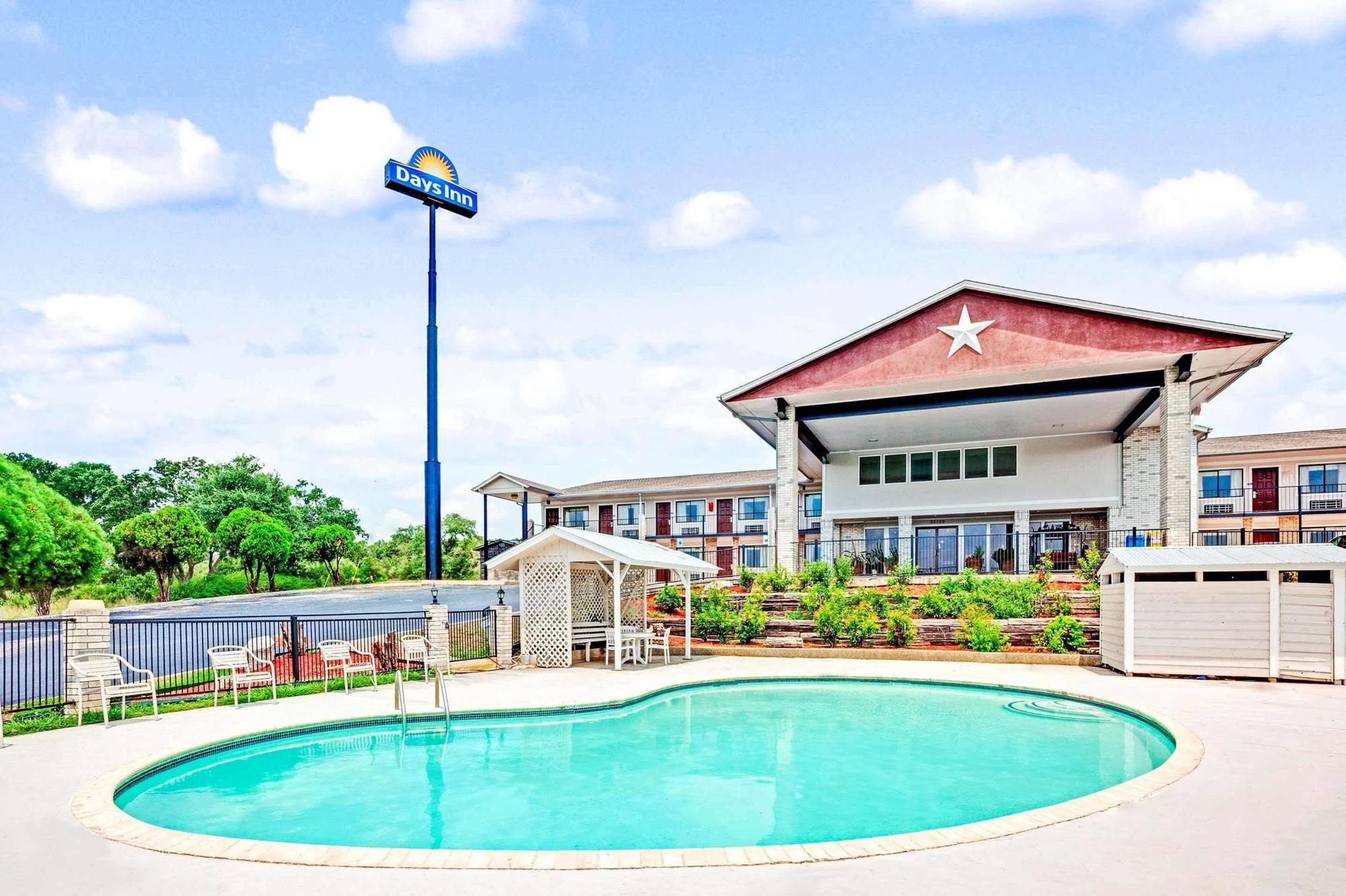 Days Inn By Wyndham Boerne Exterior photo
